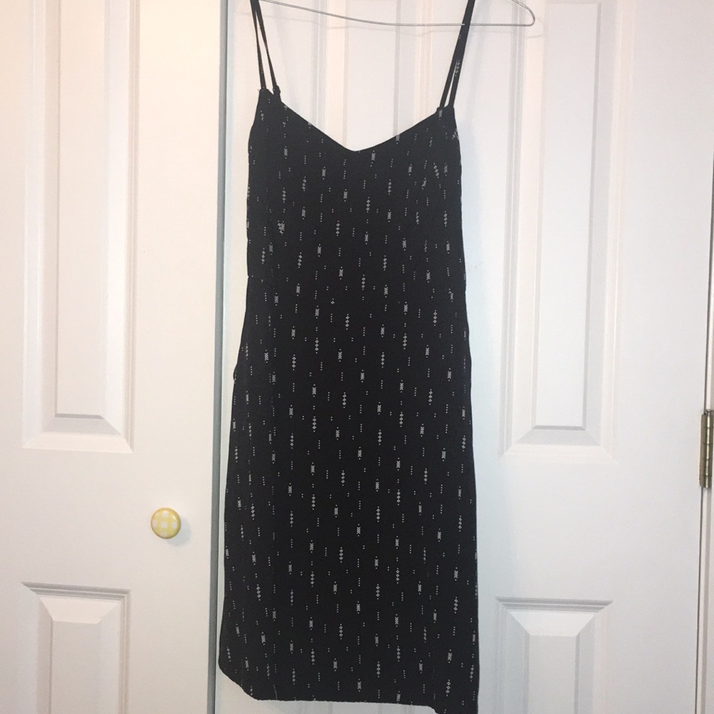 Short Black dress with open back and pockets!!